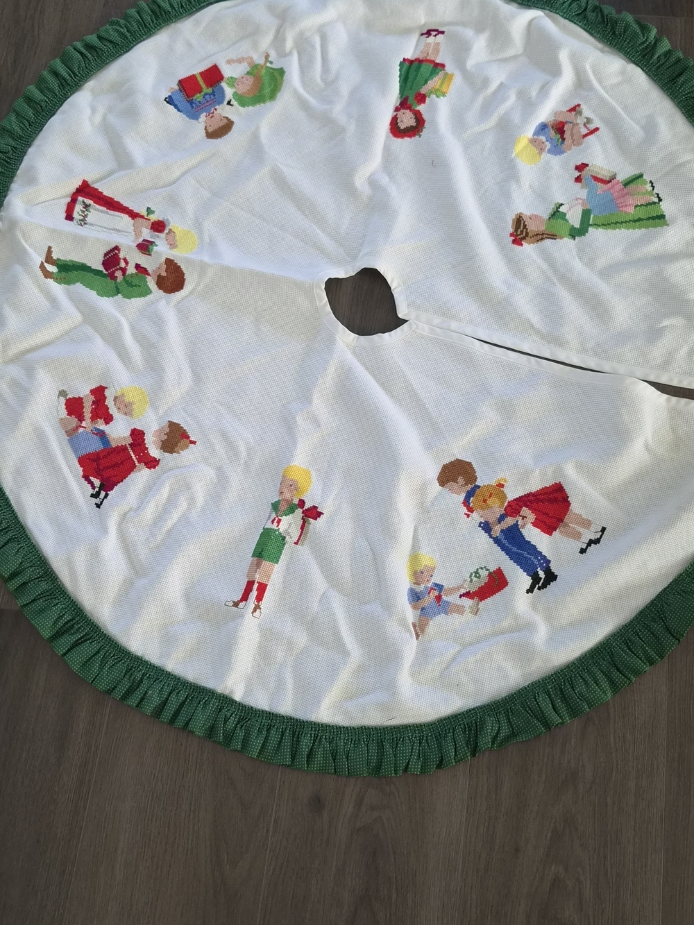 Hand-Embroidered White Christmas Tree Skirt with Green Trim